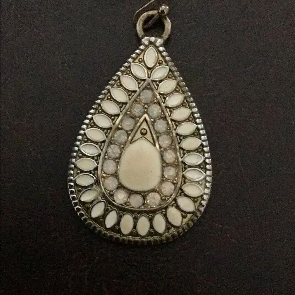 pendant vintage teardrop shaped pendant